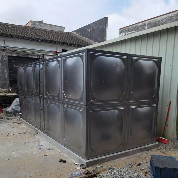 不锈钢保温水箱可采用耐压塑料管